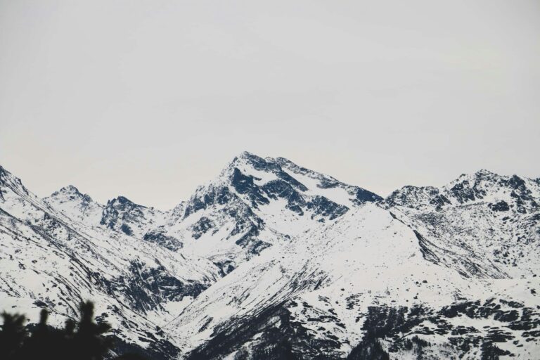 55+ Similes for Mountains to Make Your Writing More Vivid